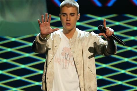 Justin Bieber Storms Off Stage After Asking To Stop Screaming Hypebeast