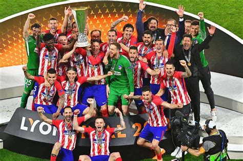 C'est un journaliste néerlandais du. Les clubs les plus titrés d'Europe