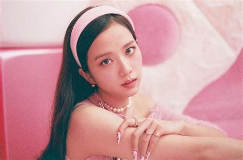 Blackpink S Jisoo Is Gorgeous In Pink And Pearls Kpopmap