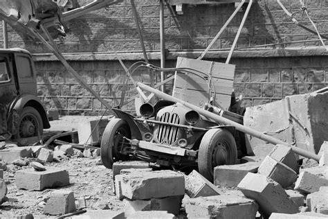 1280x800 Wallpaper Destroyed Car Destruction War Wreck Industry
