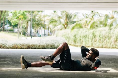 Sportsman Doing Bicycle Crunches Stock Image Image Of Vitality Adult