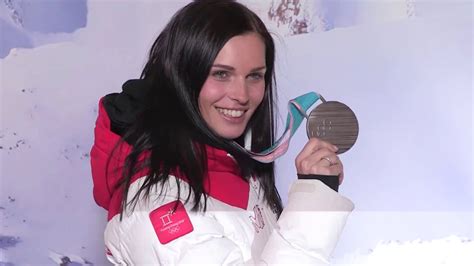Some pictures from training, private and bikini. Anna Veith : „Dieses Silber glänzt wie Gold!" - YouTube