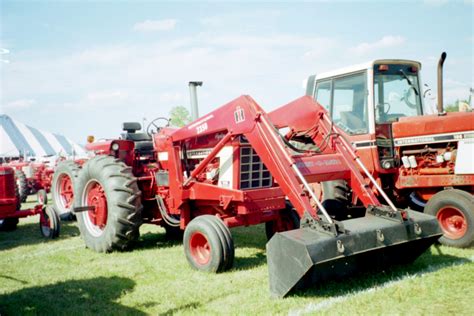 International 1066 Hydro Tractor Equipped With 2350 Loader