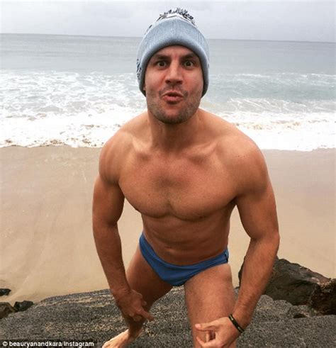 Beau Ryan Gives Boxing Day Shoppers An Eyeful As He Strips Down To A