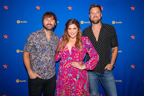 Lady Antebellum Singer Hillary Scott Is So Thankful For The Bands Latest No 1 Hit
