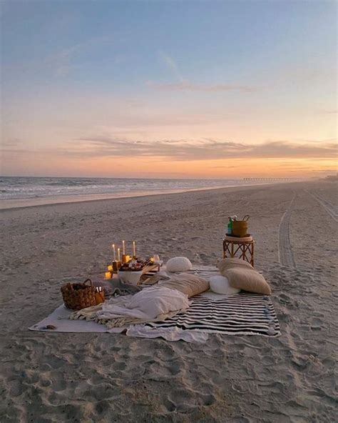 21 Romantic Ideas For Beach Picnics At Night Cottage Living And Style