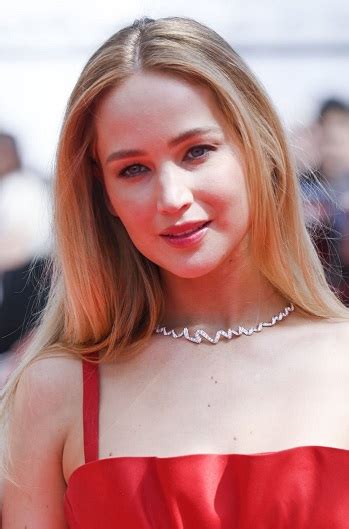 Jennifer Lawrence Long Straight Hairstyle 2023 76th Annual Cannes