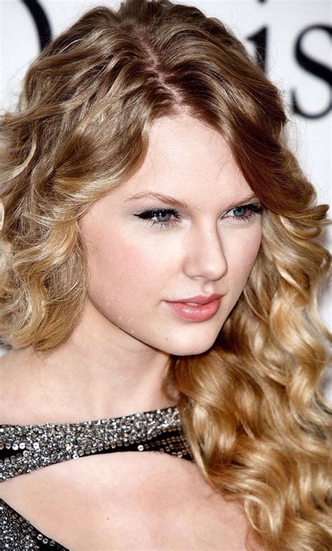 Taylor Swift Curly Hair Styles Naturally Long Curly Hair Long Hair