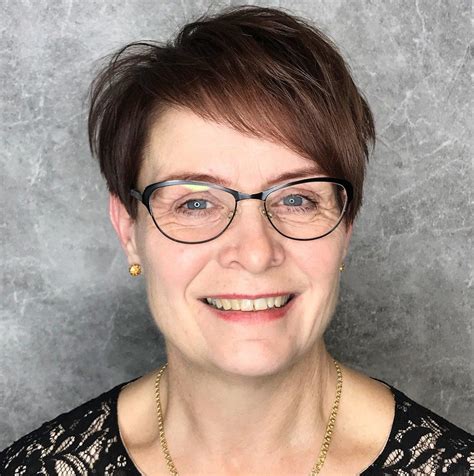13 easy hairstyle ideas to wear with glasses. 20 Universally Flattering Hairstyles for Women over 50 ...