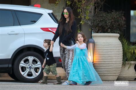 Фотографии, подробно о семье, видео, последние новости 2021 на портале узнай всё. Сын Меган Фокс столкнулся с критикой в школе за свою ...