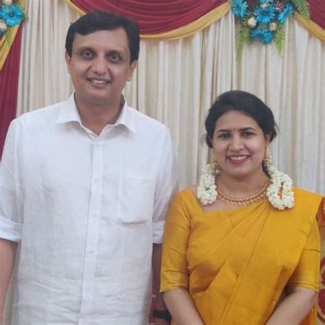 Pinarayi vijayan's daughter marries dyfi leader in thiruvananthapuram. Kerala CM's Pinarayi Vijayan's Daughter Veena T Marries ...