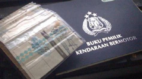Yang pertama itu pada bagian sisi kanan atas terdapat sticker hologram yang halus. Seriously! 19+ Truths On Fungsi Stiker Di Bpkb They Forgot ...