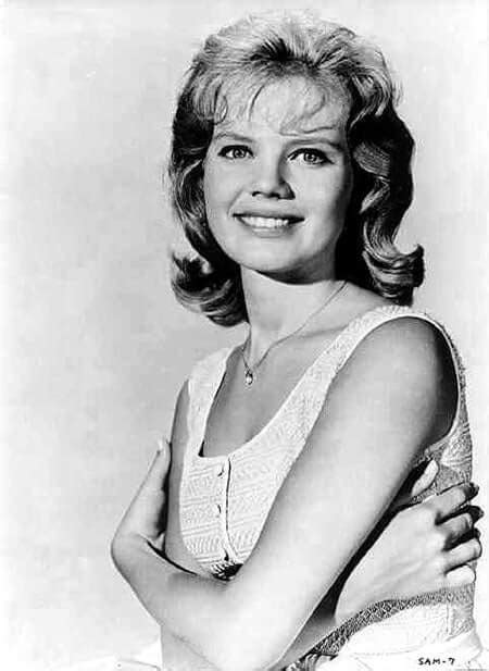 49 Marta Kristen Hot Pictures Will Drive You Nuts For Her The Viraler