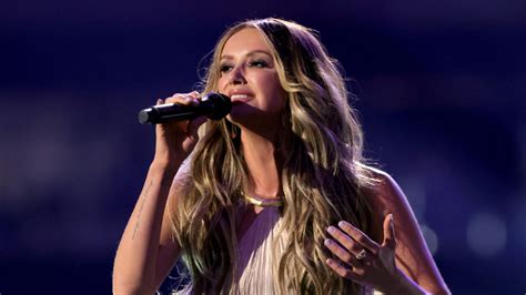 Carly Pearce Remembers The Phone Call To Her Mom After Writing This