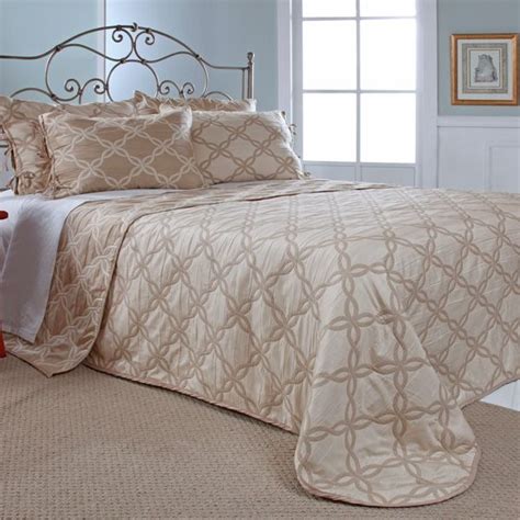 Belmont Bedding Features A Traditional Design That Is Simply Elegant
