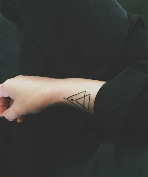 geometric-triangle-tattoo-geometric-triangle-tattoo,-tattoos,-finger