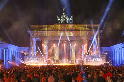 Silvester-Party des ZDF vor dem Brandenburger Tor in Berlin mit