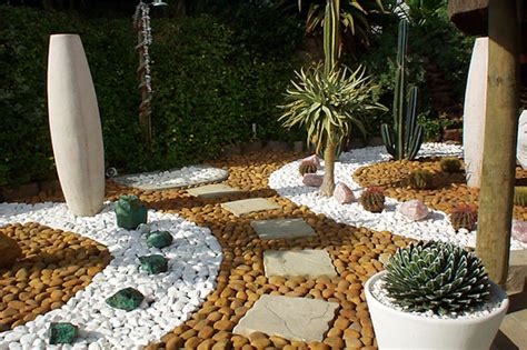 Last fall i made a super easy diy rock cactus. 36 Cactus Garden Design Ideas : Landscaping with Cactus ...