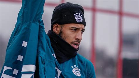 Does corentin tolisso have tattoos? Corentin Tolisso trifft Tätowierer und erhält empfindliche ...