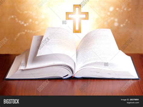 Imagen Y Foto Biblia Abierta Con Prueba Gratis Bigstock