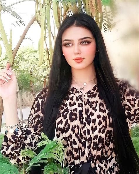 Beautiful Arab Women Selfie Poses Blouse Outfits Islamic Quick