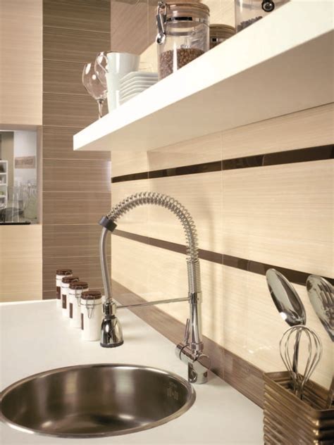 En esto consiste el cómo tapar azulejos para reformar la cocina sin obras. Azulejos para la cocina | Decoración