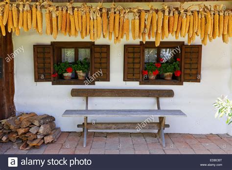 Mehrfamilienhaus mit 3 wohnungen un. Burgenland House Stockfotos und -bilder Kaufen - Alamy