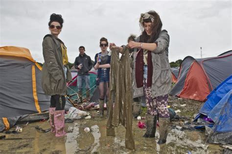 Isle Of Wight Festival 2012 Goers Make The Most A Break In The Rain As