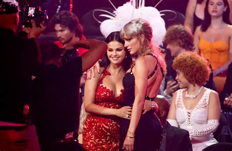 Taylor Swift And Selena Gomez At The Vmas Popsugar Celebrity Uk