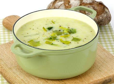 This Delicious Slow Cooker Potato And Leek Soup Includes Bacon And