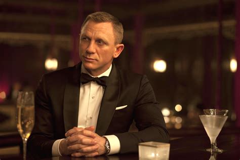 ‘bond 25 Official Photo Shows Injured Daniel Craig Preparing Return