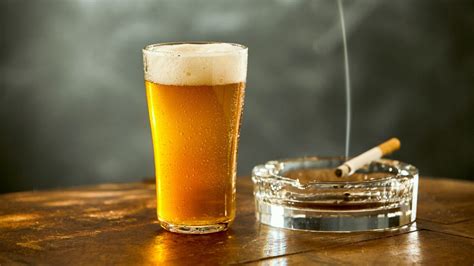 Rokok Dan Alkohol Penyebab Gangguan Tidur Yang Lebih Parah Klikdokter