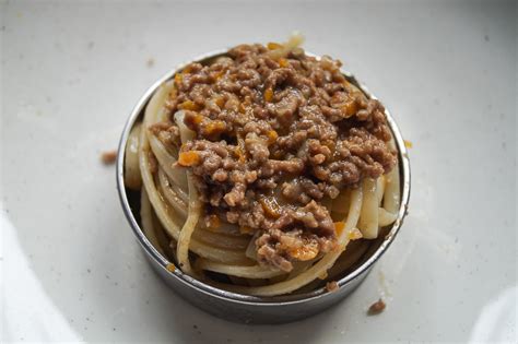 Come fare uno squisito ragù di cinghiale in bianco per condire tagliatelle, pappardelle, pasta alla chitarra etc. Ragu di Cinghiale bianco - Weißes Wildschwein Ragu ...