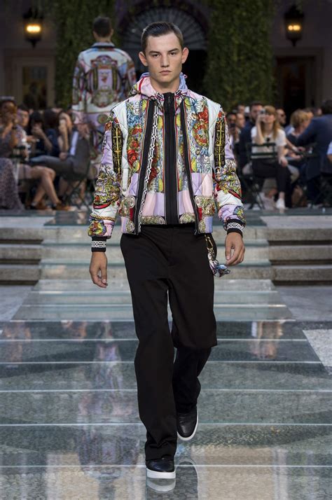 VERSACE SPRING SUMMER 2018 MEN'S COLLECTION | The Skinny Beep
