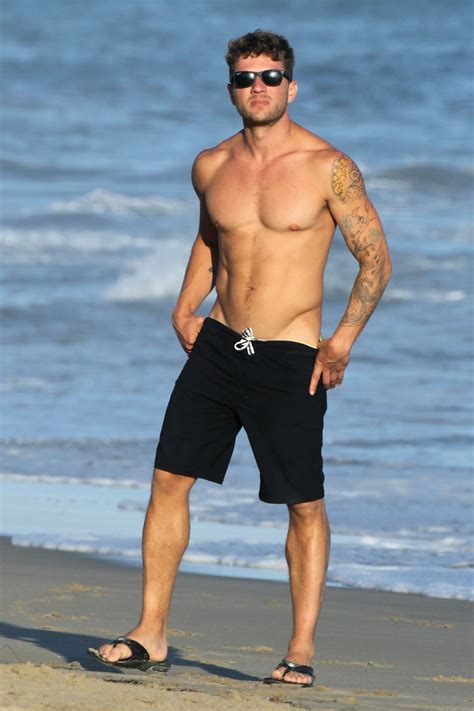 hot guys at the beach hot celebrities at the beach pictures ryan phillipe shirtless actors