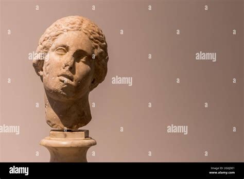 Close Up On Female Head Of Ancient Roman Statue In Ruins Stock Photo