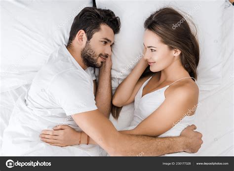 Smiling Couple Hugging Bed Looking Each Other — Stock Photo