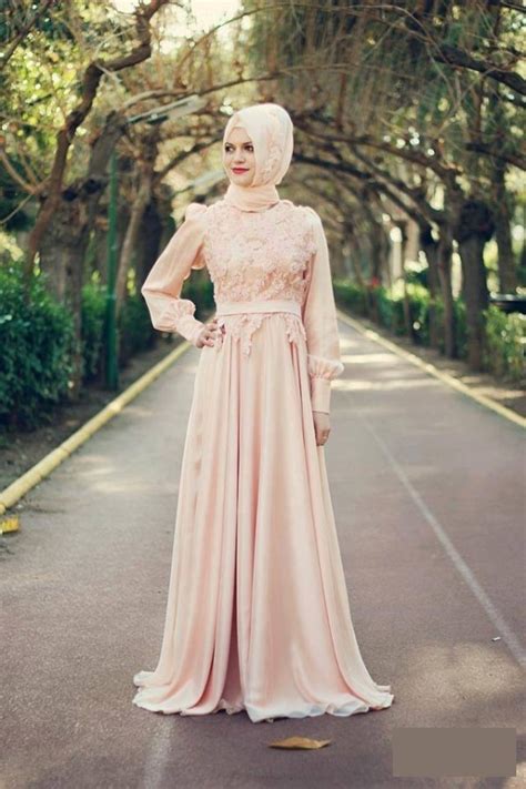 2016 Muslim Evening Dresses A Line Long Sleeves Champagne Applique