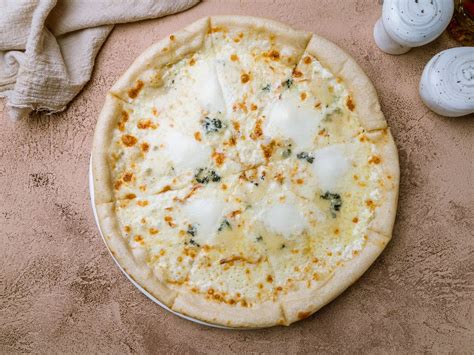 Pizza aux 4 fromages sauce blanche Recette de Pizza aux 4 fromages