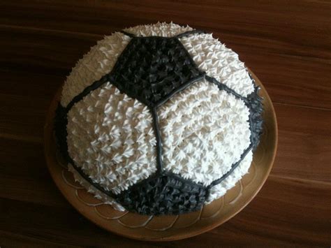 TippsbyEla Torten backen und kochen Fußball Sahnetorte