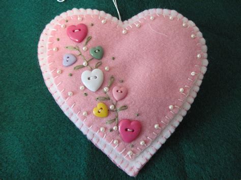 Pretty Button Heart Felt Hearts Crafts Felt Crafts Felt Ornaments