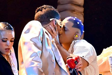 Heres What Bad Bunnys Male Backup Dancer Had To Say About Vmas Kiss