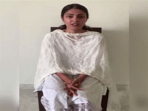 Rhea Chakraborty Arrested In Sushant Singh Rajput Death Case Tamil