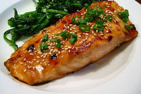 Schiacciare un cucchiaio di pepe rosa e in questo passarvi le fette di carne. Filetto di salmone al pepe rosa e miele - LeSpezie.net