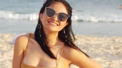 Foto Marshanda Pakai Bikini Di Pantai Perutnya Bikin Netizen Tak Berkedip