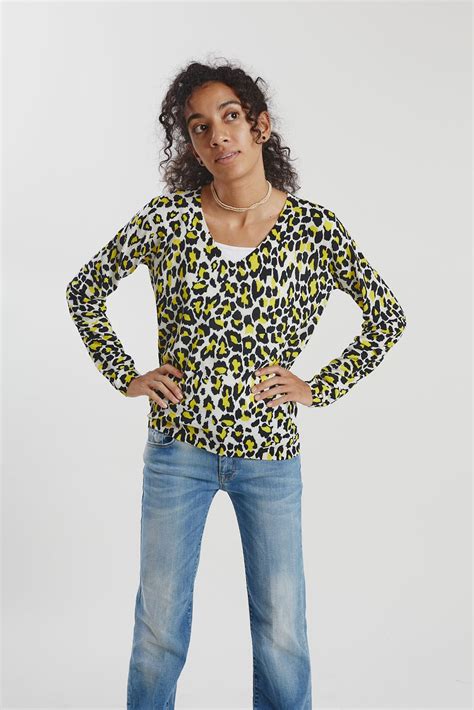 leopard print v neck jumper col 238 in bed with you