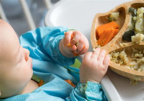 3 Stages Of Weaning Step By Step Guide Baby Weaning Mas And Pas