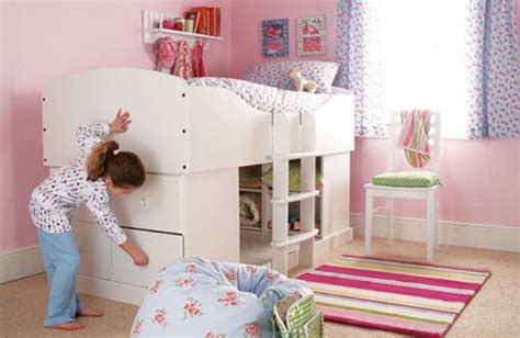 Define a unique design in your nursery with this farmhouse / country room idea from our customers' homes. Bedroom Designs: Small and Simple Kids Bedroom Design