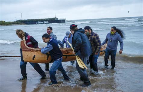 Newsela One Of Americas Last Indigenous Birchbark Canoe Builders Launches Hunting Boat