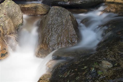 Unable to see or perceive his wife, he associates her missing with water. fließendes Wasser Foto & Bild | landschaft, wasserfälle ...